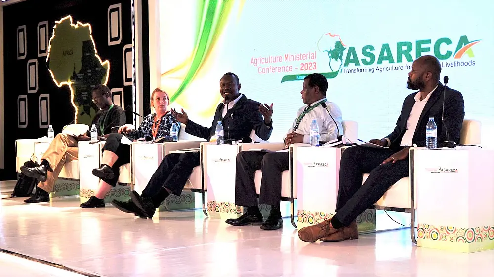 "The LSC Hubs session panelists at the ASARECA Conference, from left to right: Kennedy Were (KALRO), Thaïsa van der Woude (ISRIC), John Recha (ILRI), Girma Mamo (EIAR), Eric Nsabimana (RAB)."