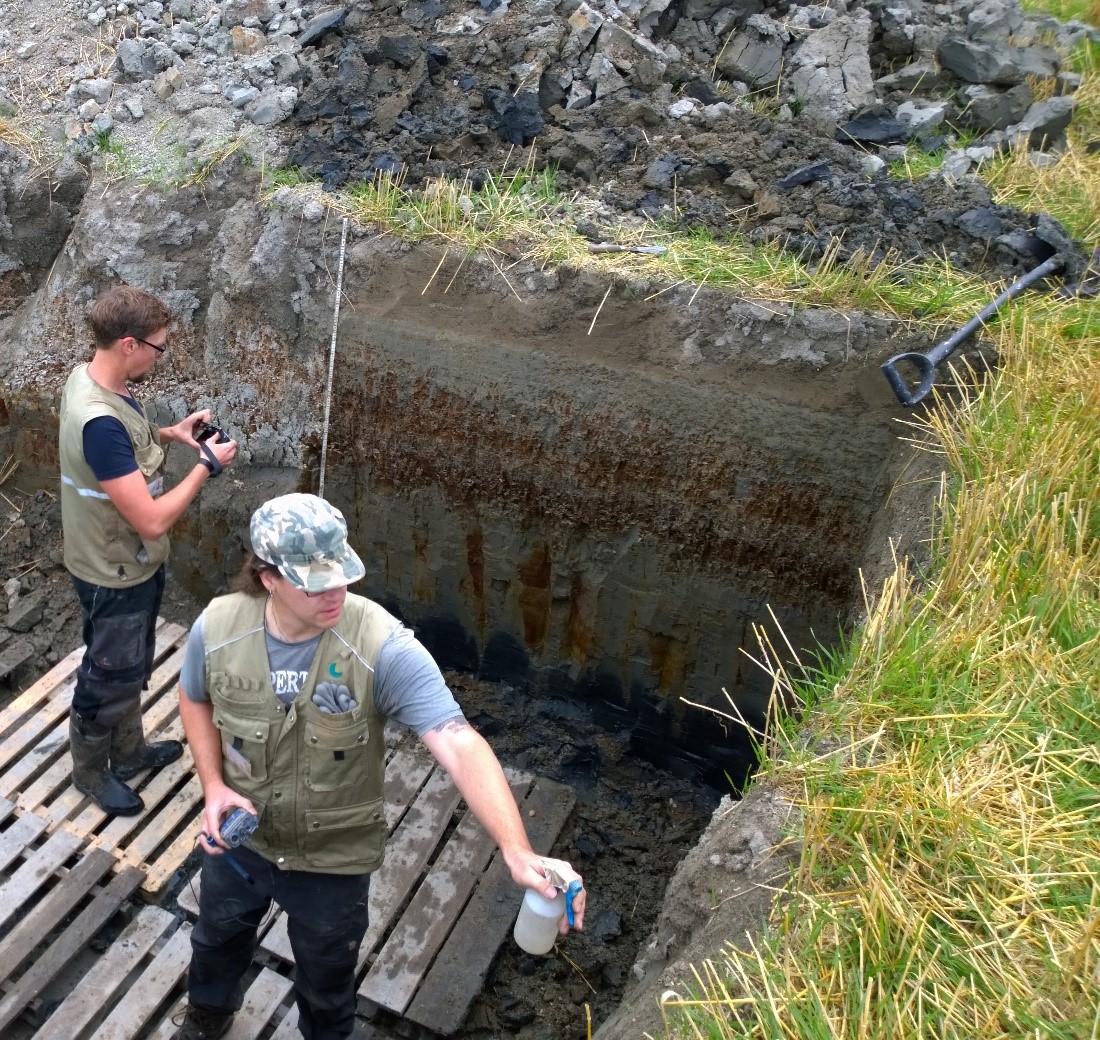 " A typical fine-grained acid sulfate soil from Söderfjärden in Finland with the black sulfidic materials in the bottom of the pit, and with the oxidised material (iron precipitates) just underneath the plough layer (about 30 cm in thickness). Credit: Anton Boman "