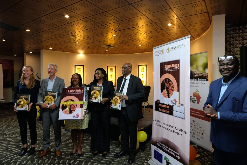 From left: Dr. Elise van Eynde (Scientific Project Manager, European Commission - Joint Research Centre); Rik van den Bosch (Director, ISRIC); Madam Bongiwe Njobe (Chair, Board of Directors, FARA); Dr. Janet Edema (Head, Rural Development Division & Acting Head of Agriculture, African Union Commission); Prof. Eyasu Elias (State Minister for Agriculture, Ethiopia); Prof. Wole Fantubi (Ag Director of Research and Innovation, FARA).