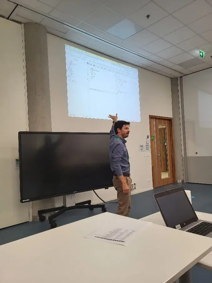 "Luis Calisto presenting the ‘WoSIS GraphQL API’ during a masterclass, Wageningen Soil Conference (31 August 2023) "