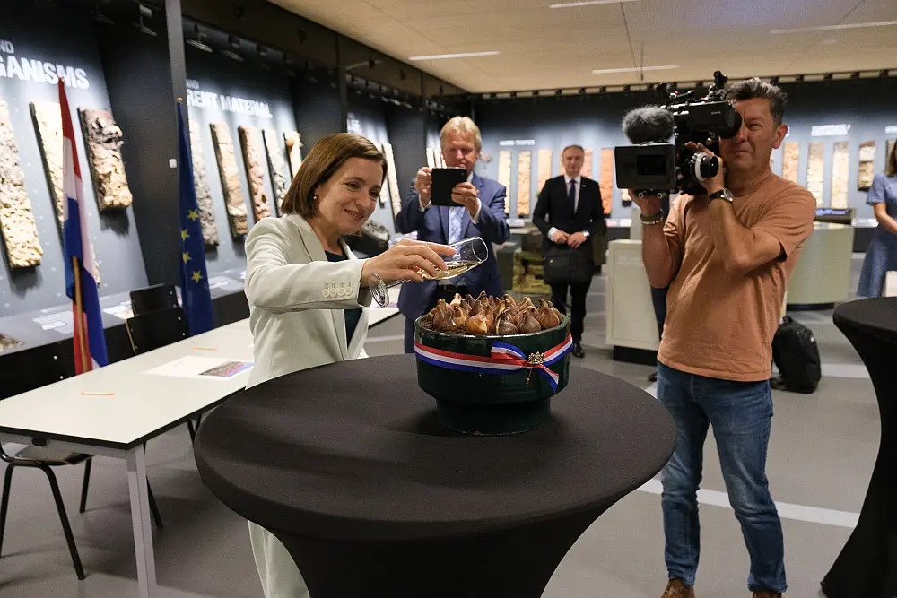 "President Sandu pours champagne on the ceremonial tulips named in her honor. Photo credit: Guy Ackermans "